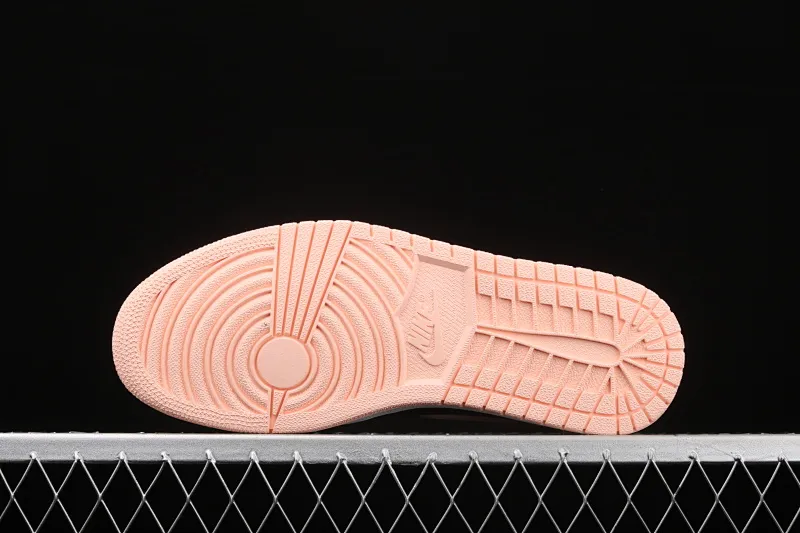 All categories Air Jordan Jordan series basketball shoes Air Jordan 1 High X version Air Jordan 1 "Crimson Tint" AJ1 Joe 1 black powder 555088-081